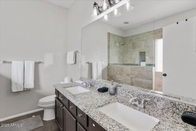 8775 W LAUREL Lane, Peoria, AZ 85345