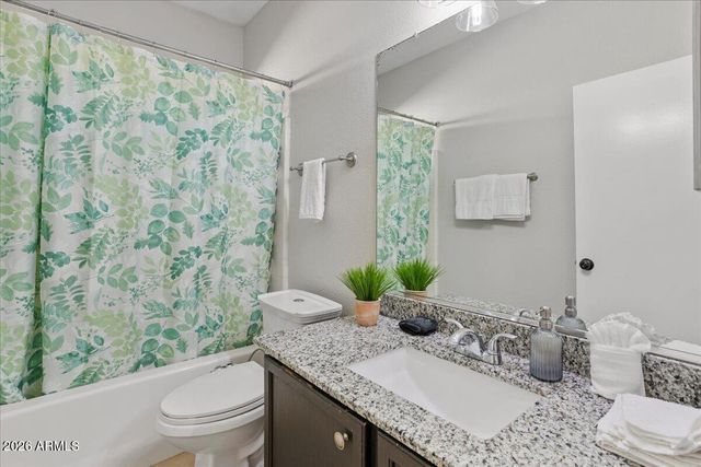 8775 W LAUREL Lane, Peoria, AZ 85345