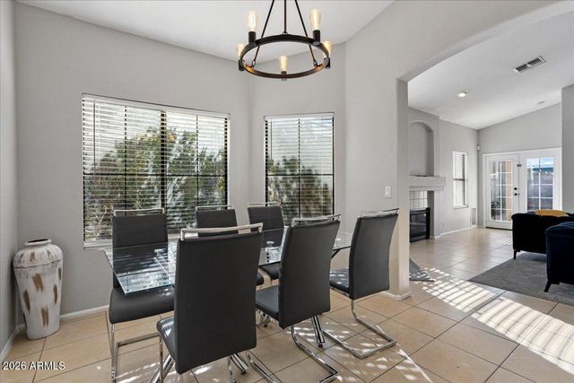 8775 W LAUREL Lane, Peoria, AZ 85345