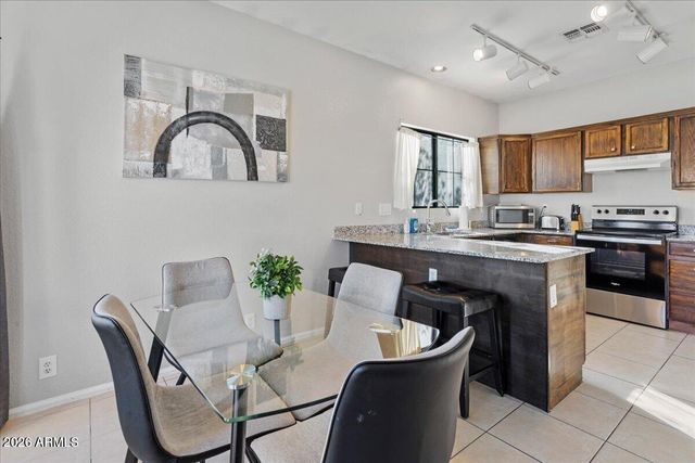 8775 W LAUREL Lane, Peoria, AZ 85345