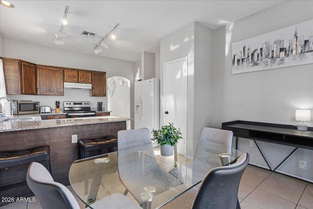 8775 W LAUREL Lane, Peoria, AZ 85345