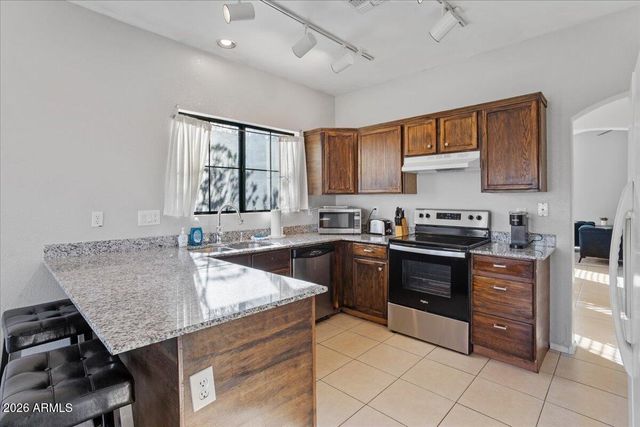 8775 W LAUREL Lane, Peoria, AZ 85345