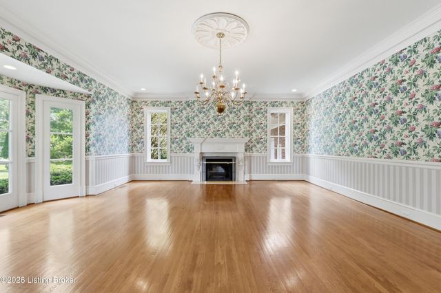 25 Poplar Hill Rd, Louisville, KY 40207