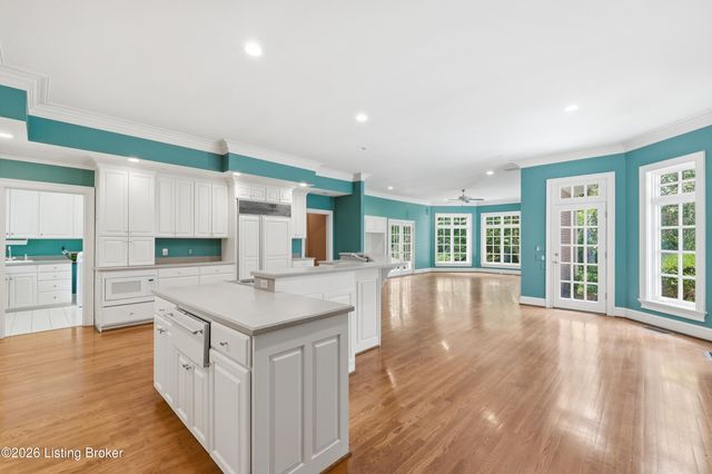 25 Poplar Hill Rd, Louisville, KY 40207