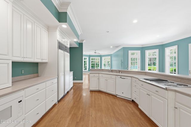 25 Poplar Hill Rd, Louisville, KY 40207