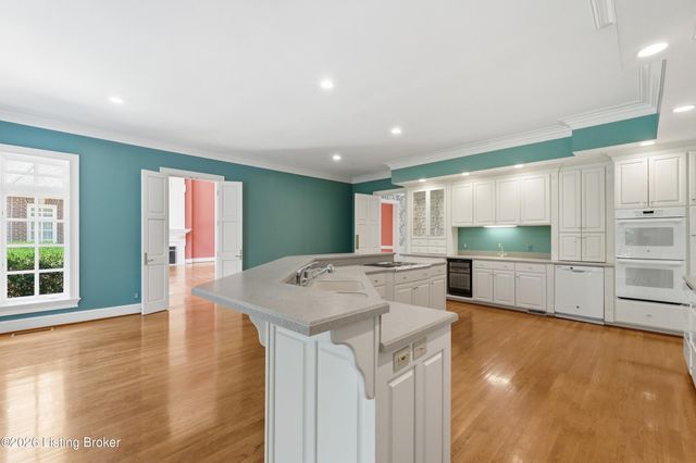 25 Poplar Hill Rd, Louisville, KY 40207
