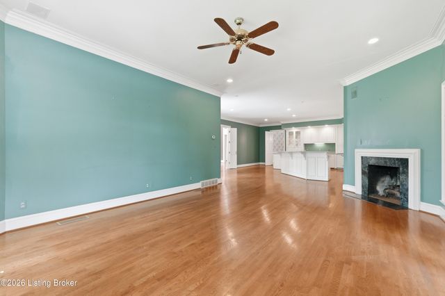 25 Poplar Hill Rd, Louisville, KY 40207