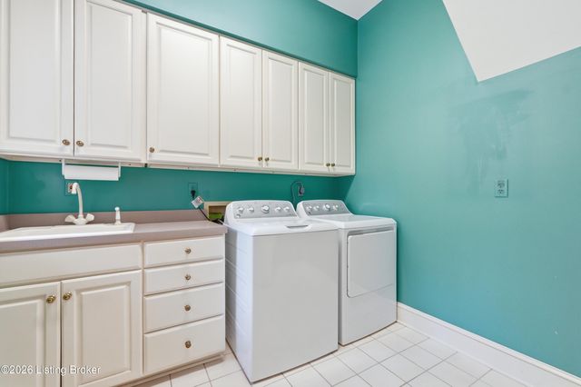 25 Poplar Hill Rd, Louisville, KY 40207