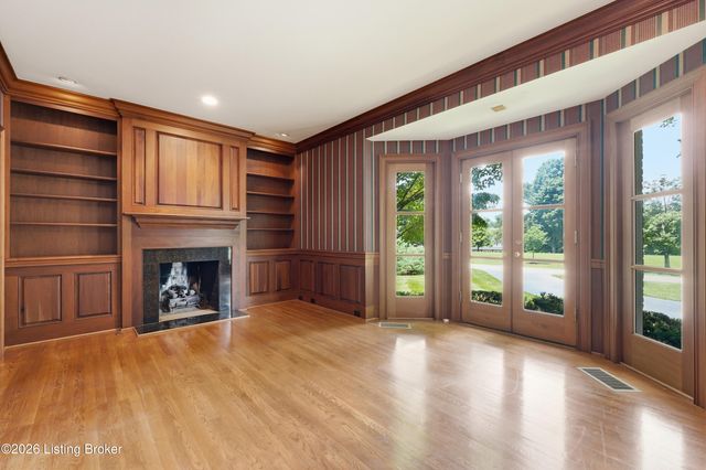 25 Poplar Hill Rd, Louisville, KY 40207