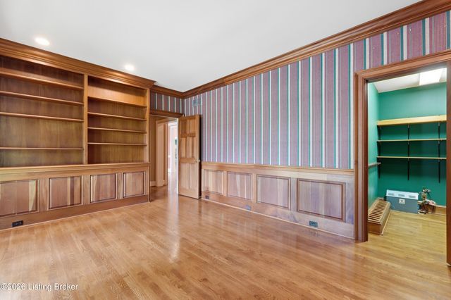 25 Poplar Hill Rd, Louisville, KY 40207
