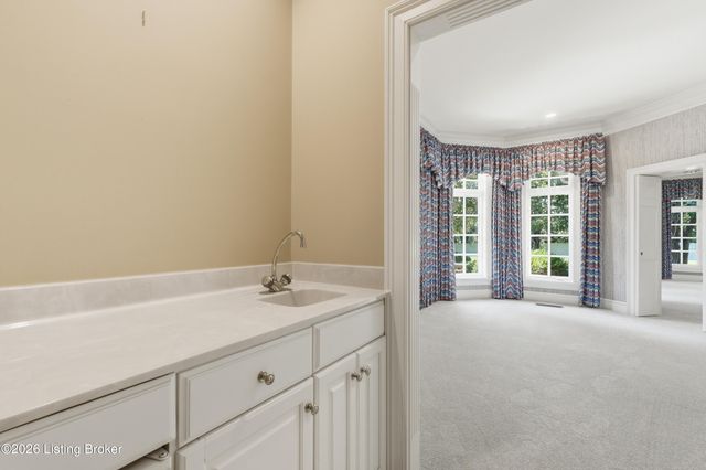 25 Poplar Hill Rd, Louisville, KY 40207