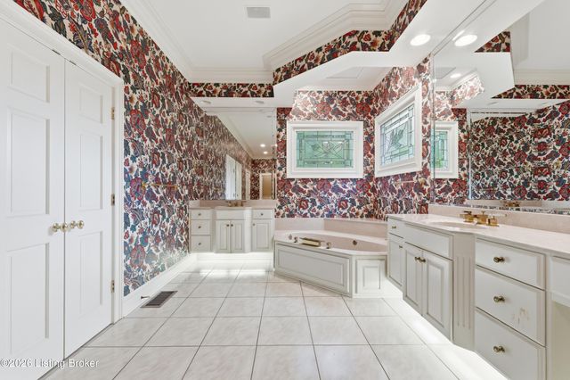 25 Poplar Hill Rd, Louisville, KY 40207