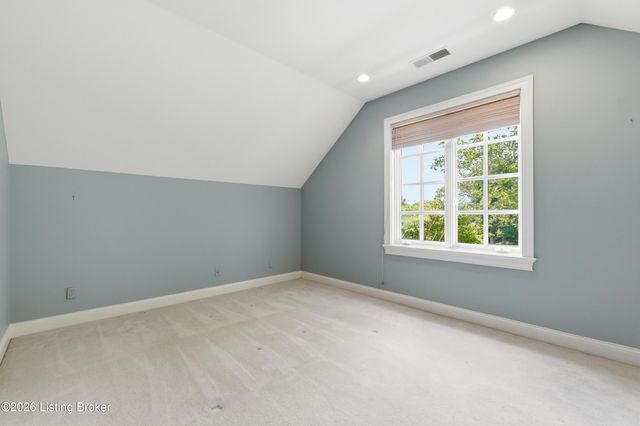 25 Poplar Hill Rd, Louisville, KY 40207