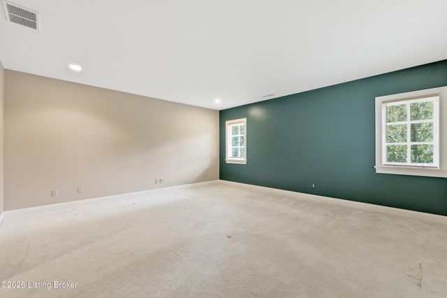 25 Poplar Hill Rd, Louisville, KY 40207