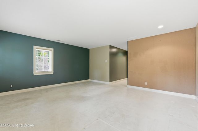 25 Poplar Hill Rd, Louisville, KY 40207