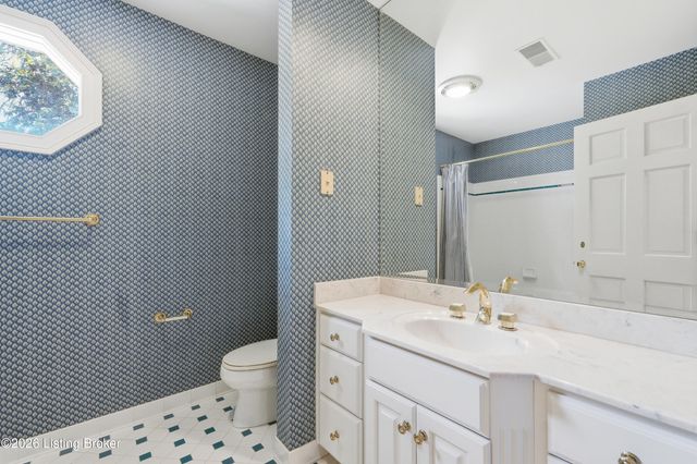 25 Poplar Hill Rd, Louisville, KY 40207
