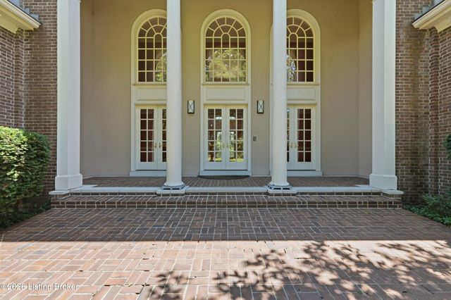 25 Poplar Hill Rd, Louisville, KY 40207