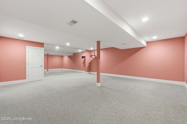 25 Poplar Hill Rd, Louisville, KY 40207
