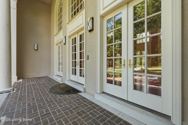 25 Poplar Hill Rd, Louisville, KY 40207