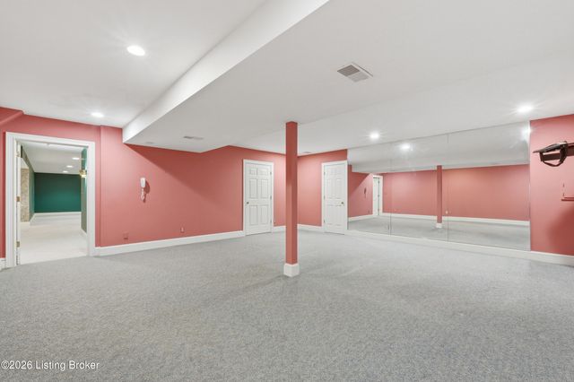 25 Poplar Hill Rd, Louisville, KY 40207