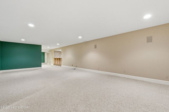 25 Poplar Hill Rd, Louisville, KY 40207