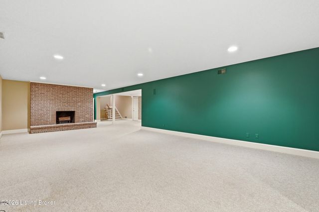25 Poplar Hill Rd, Louisville, KY 40207