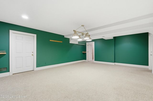 25 Poplar Hill Rd, Louisville, KY 40207