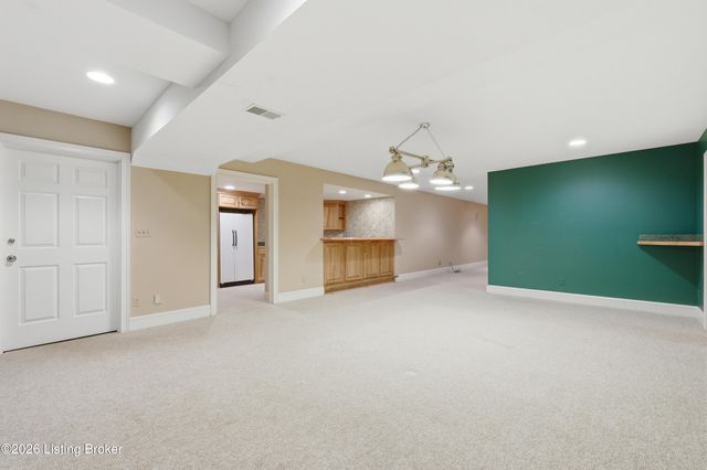 25 Poplar Hill Rd, Louisville, KY 40207