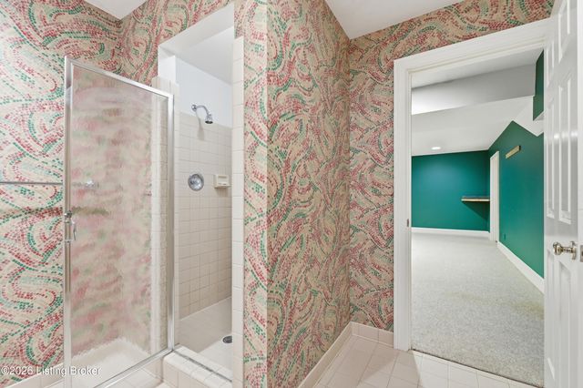 25 Poplar Hill Rd, Louisville, KY 40207