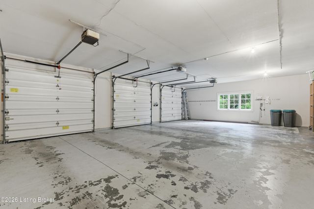 25 Poplar Hill Rd, Louisville, KY 40207