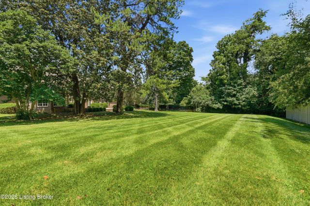 25 Poplar Hill Rd, Louisville, KY 40207