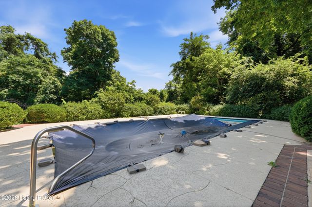 25 Poplar Hill Rd, Louisville, KY 40207