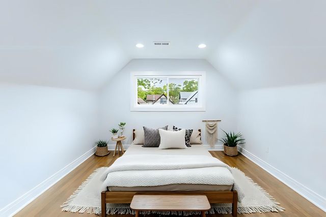 1054 N Latrobe Avenue, Chicago, IL 60651