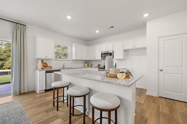 465 Madison Lakeview Drive, Acworth, GA 30102