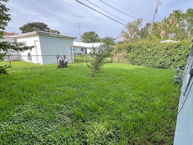 107 Tarpon Avenue, Galveston, TX 77550