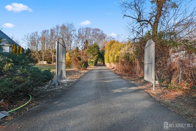 268 268 Matchaponix Avenue, Monroe, NJ 08831