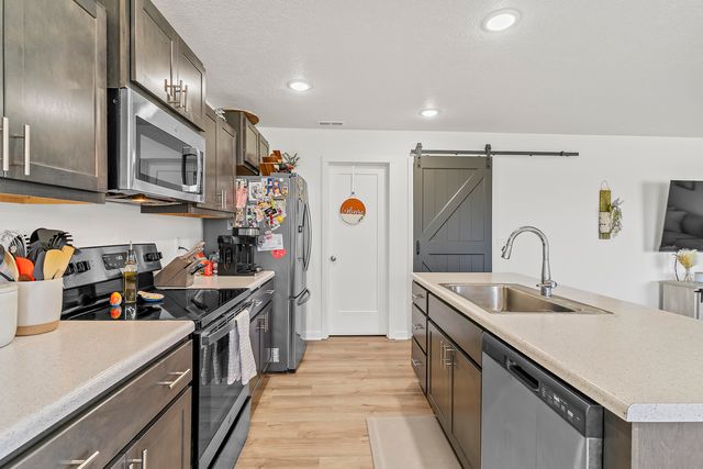 1121 E Plum Creek Road, Nixa, MO 65714