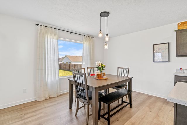 1121 E Plum Creek Road, Nixa, MO 65714