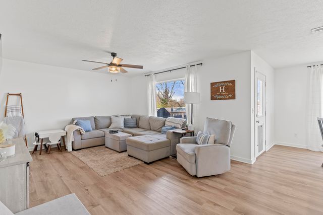 1121 E Plum Creek Road, Nixa, MO 65714