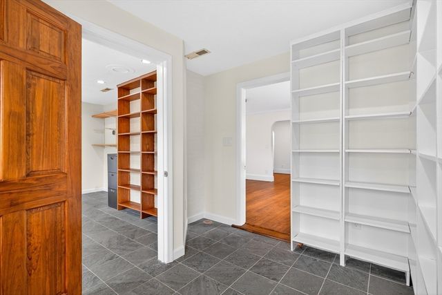 575 Chestnut St, Newton, MA 02468