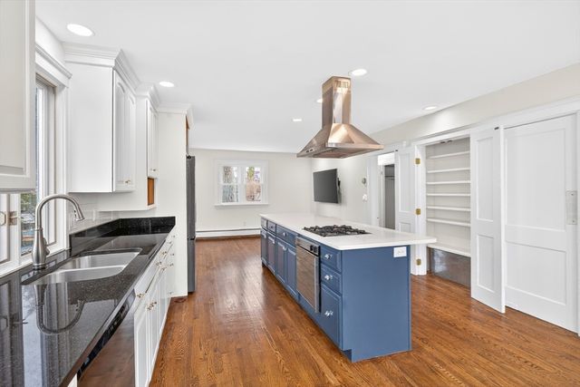 575 Chestnut St, Newton, MA 02468