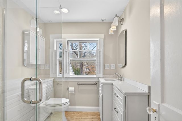 575 Chestnut St, Newton, MA 02468