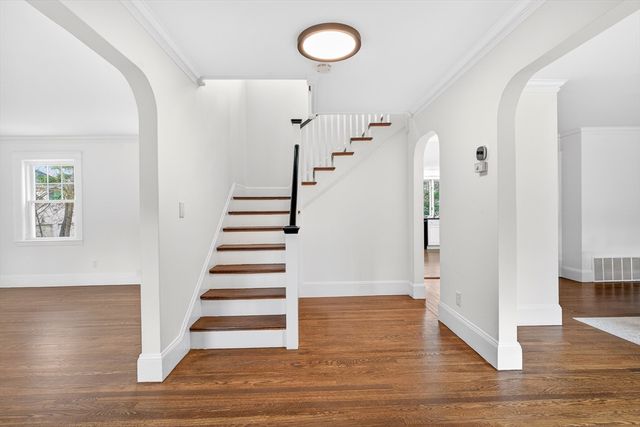 575 Chestnut St, Newton, MA 02468