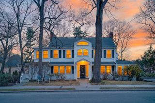 575 Chestnut St, Newton, MA 02468