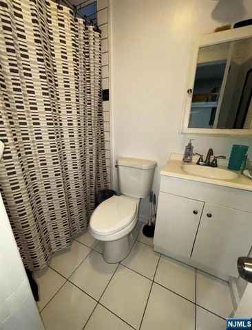 942 E 19th Street, Paterson, NJ 07501