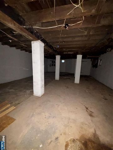 942 E 19th Street, Paterson, NJ 07501