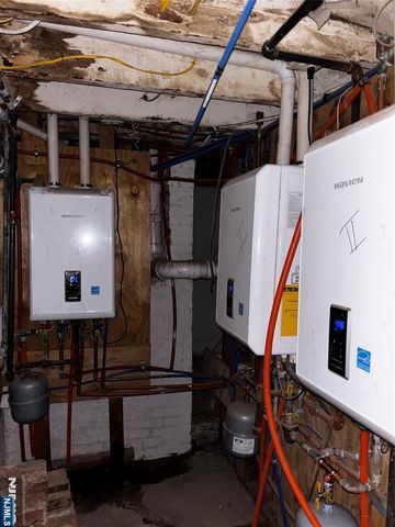 942 E 19th Street, Paterson, NJ 07501