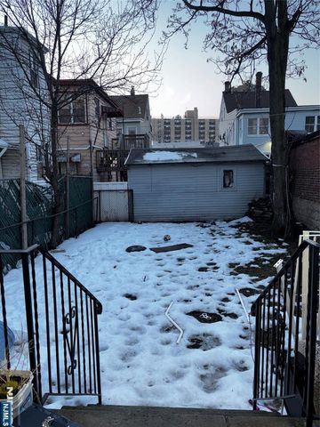 942 E 19th Street, Paterson, NJ 07501