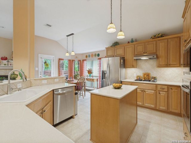 23706 LEGEND GLN, San Antonio, TX 78260