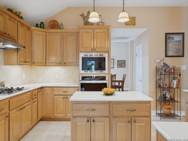 23706 LEGEND GLN, San Antonio, TX 78260